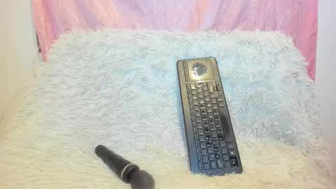 Snapshot of isabela_gonzalez_ chatting on 11.11.25 ISA online show from 11.11.25