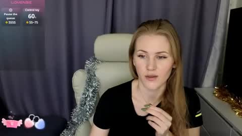 Snapshot of isabelallen chatting on 01.04.25 isabelallen online show from 01.04.25