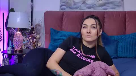 Snapshot of isabelasasha chatting on 02.12.25 Isa online show from 02.12.25