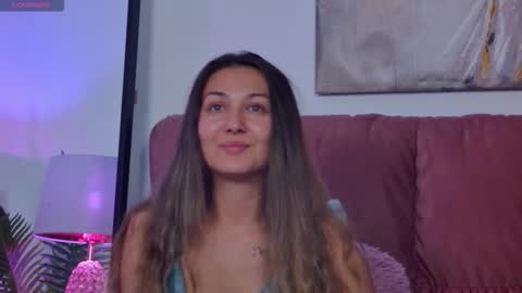 Snapshot of isabelasasha chatting on 09.09.25 Isa online show from 09.09.25