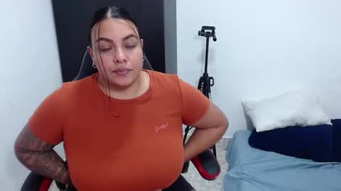 Snapshot of isabella_hots chatting on 12.05.24  estefania online show from 12.05.24