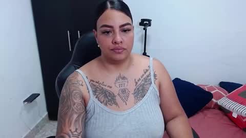 Snapshot of isabella_hots chatting on 01.11.25  estefania online show from 01.11.25