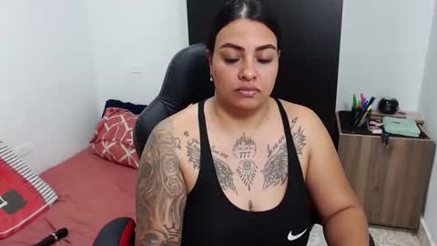 Snapshot of isabella_hots chatting on 01.15.25  estefania online show from 01.15.25