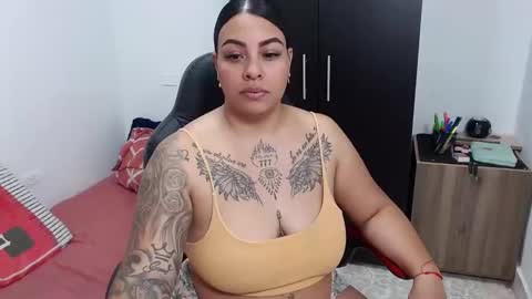 Snapshot of isabella_hots chatting on 01.16.25  estefania online show from 01.16.25