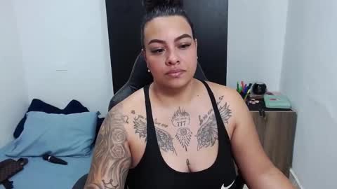 Snapshot of isabella_hots chatting on 01.22.25  estefania online show from 01.22.25
