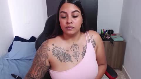 Snapshot of isabella_hots chatting on 01.23.25  estefania online show from 01.23.25