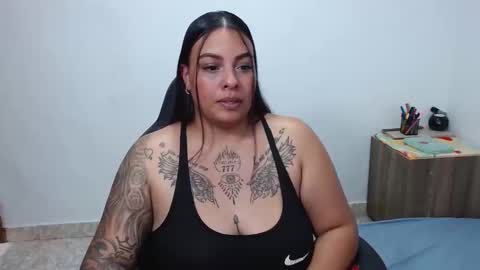 Snapshot of isabella_hots chatting on 02.21.25  estefania online show from 02.21.25