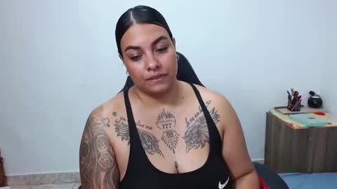 Snapshot of isabella_hots chatting on 02.22.25  estefania online show from 02.22.25
