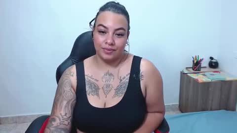 Snapshot of isabella_hots chatting on 02.26.25  estefania online show from 02.26.25