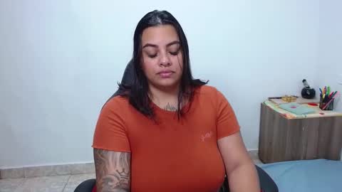 Snapshot of isabella_hots chatting on 02.28.25  estefania online show from 02.28.25