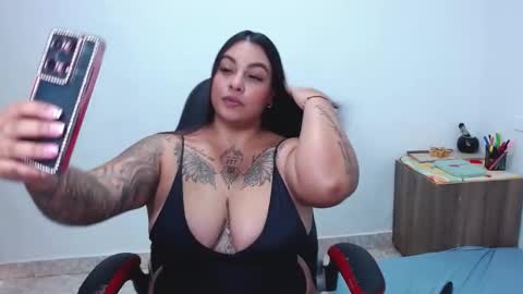 Snapshot of isabella_hots chatting on 03.07.25  estefania online show from 03.07.25