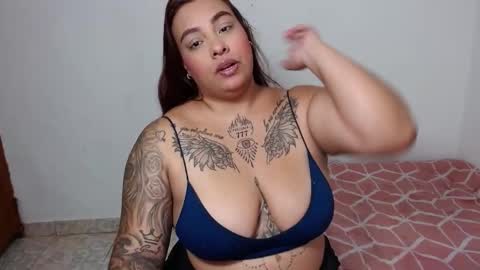 Snapshot of isabella_hots chatting on 10.11.25  estefania online show from 10.11.25