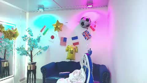 Snapshot of isabella_rows chatting on 07.16.26 Isabella online show from 07.16.26