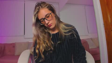 Isabella Rros online show from 12.18.24