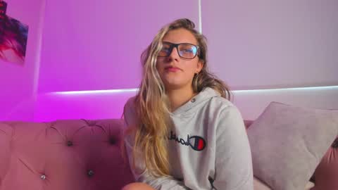 Isabella Rros online show from 12.29.24