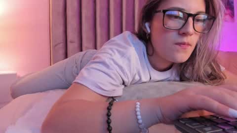 Isabella Rros online show from 03.11.25