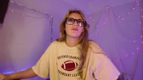 Isabella Rros online show from 11.05.25