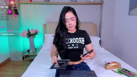 Snapshot of isabella_winkler chatting on 10.12.25 isabella_winkler online show from 10.12.25