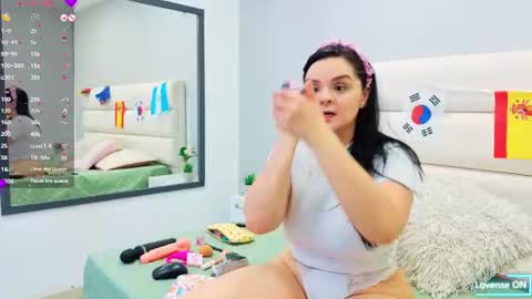 Snapshot of isabellaa_reyess chatting on 06.22.26 Isabella online show from 06.22.26