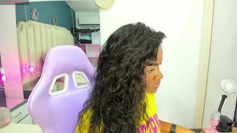 Snapshot of isabellabroms21 chatting on 01.04.25    v online show from 01.04.25