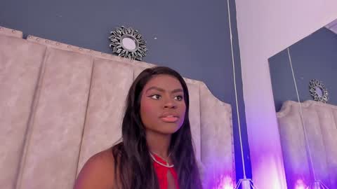 Snapshot of isabellabroms21 chatting on 01.17.25    v online show from 01.17.25