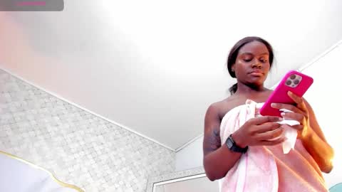 Snapshot of isabellabroms21 chatting on 10.08.25    v online show from 10.08.25