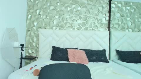 Isabella  online show from 09.20.25