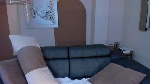 Isa Hill  online show from 12.14.24