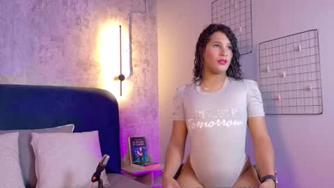 Isabella online show from 10.19.25