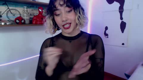 Snapshot of isabellakoff chatting on 01.30.25 Tati - online show from 01.30.25