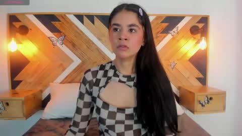 Snapshot of isabellamarinny chatting on 10.06.25 Isabella online show from 10.06.25