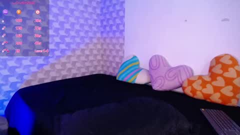 Isabella Mout  online show from 02.26.25