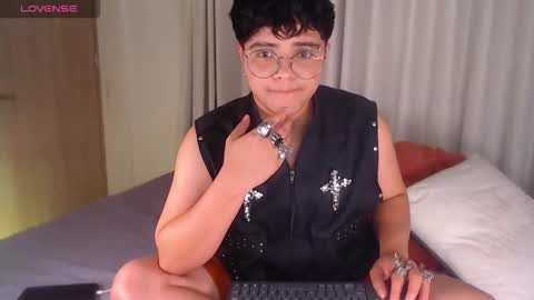 Isabella Mout  online show from 03.14.26