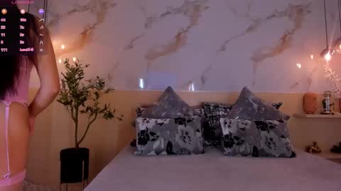 Snapshot of isabellasouza chatting on 09.24.25 online show from 09.24.25