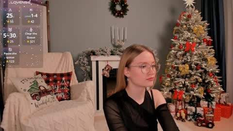 Snapshot of isabellatorrance chatting on 12.08.24 Bella online show from 12.08.24