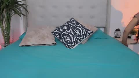 Isabelle Diaz online show from 02.25.25