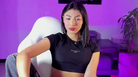 Snapshot of isabellefoxx chatting on 12.13.24 Isa online show from 12.13.24