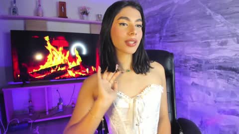 Snapshot of isabellefoxx chatting on 12.17.24 Isa online show from 12.17.24