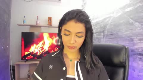 Snapshot of isabellefoxx chatting on 12.24.24 Isa online show from 12.24.24