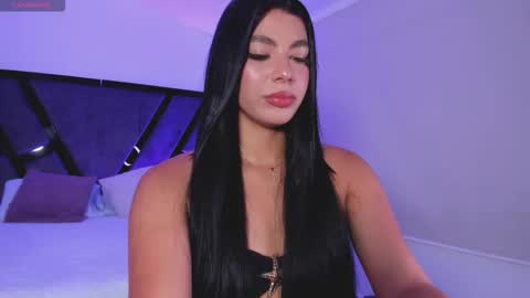 Snapshot of isabellefoxx chatting on 10.13.25 Isa online show from 10.13.25