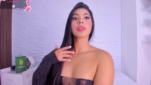 Snapshot of isabellefoxx chatting on 11.21.25 Isa online show from 11.21.25