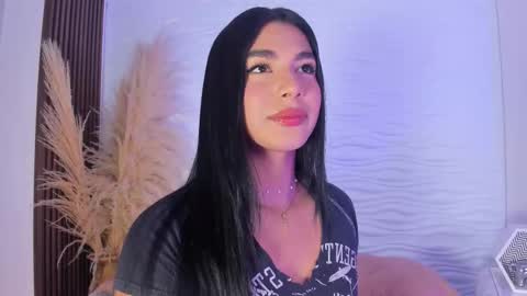 Snapshot of isabellefoxx chatting on 12.16.25 Isa online show from 12.16.25