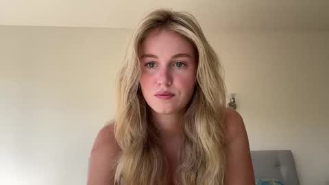 Snapshot of isabellesings chatting on 03.29.26 isabellesings online show from 03.29.26