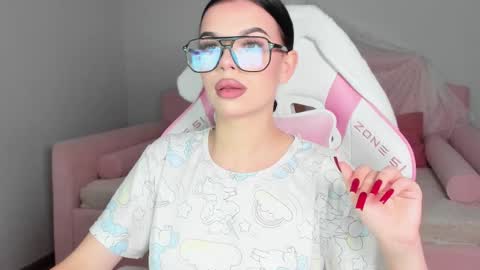 Snapshot of isabellevale chatting on 10.15.25 isabellevale online show from 10.15.25