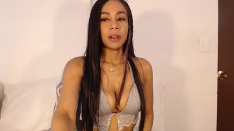 Snapshot of isabellla_grenz chatting on 10.05.25 Isabella online show from 10.05.25