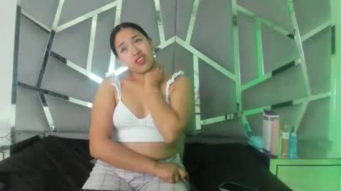 Snapshot of isabellrodriguez18 chatting on 01.14.25 isabellrodriguez18 online show from 01.14.25