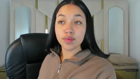 Snapshot of isabellrodriguez18 chatting on 10.07.25 isabellrodriguez18 online show from 10.07.25