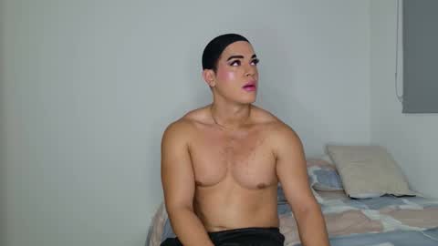 Isabella Hilton online show from 02.11.26