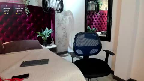 I S A  S AN D E R S  online show from 11.09.25