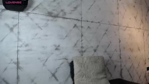 I S A  S AN D E R S  online show from 12.17.25